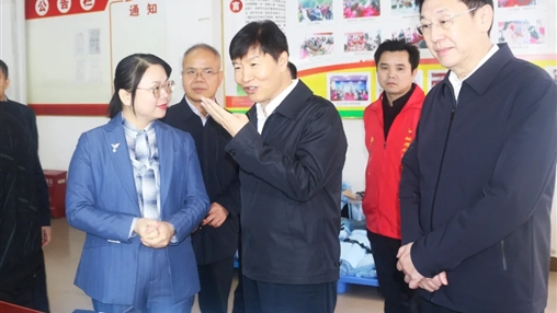 廣西壯族自治區(qū)黨委委員、常委、副書記劉小明蒞臨百裕集團(tuán)環(huán)江車間調(diào)研